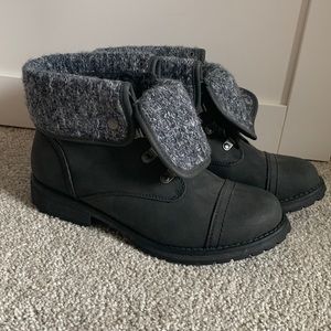 Women’s Roxy Fold-over Boot, size 9